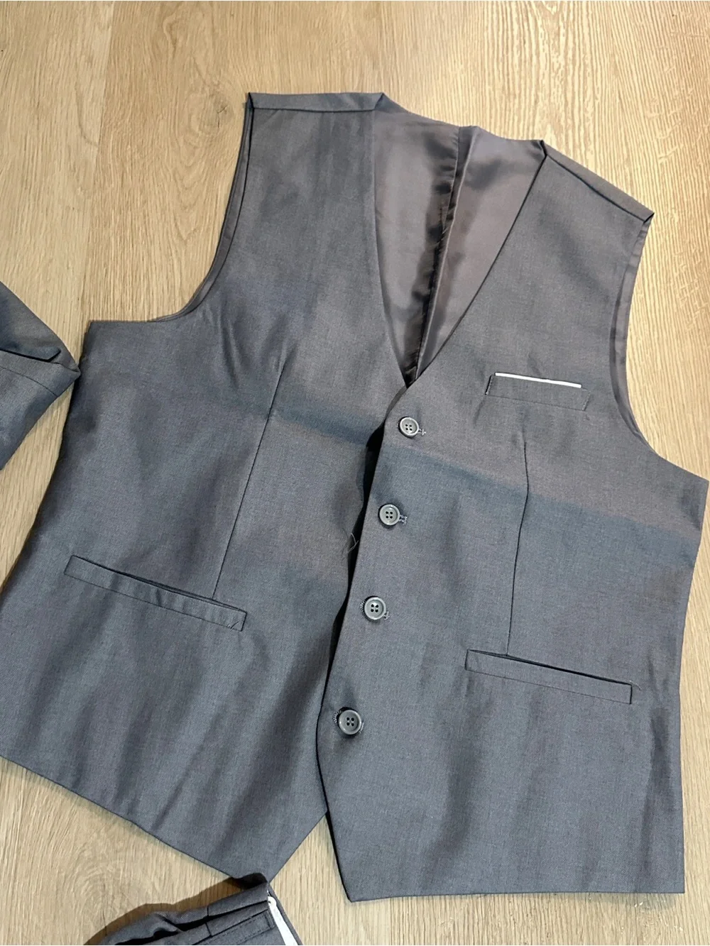 Men's Gray Three-Piece Suit with Black Satin Lapel XS